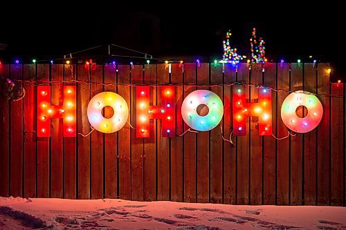 Mike Sudoma / Winnipeg Free Press
Sid Farmer&#x2019;s &#x201c;Hohoho light display which are a contrast to his father Sid&#x2019;s infamous &#x201c;Humbug&#x201d; light display which shines bright from his former apartment&#x2019;s balcony which faces the Route 90 underpass near Polo Park
December 20, 2021 