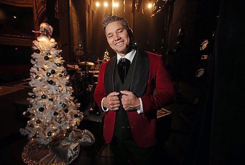 SHANNON VANRAES / WINNIPEG FREE PRESS

Don Amero on stage at the Burton Cummings Theatre in Winnipeg on December 6, 2019 after performing songs from his new Christmas album.