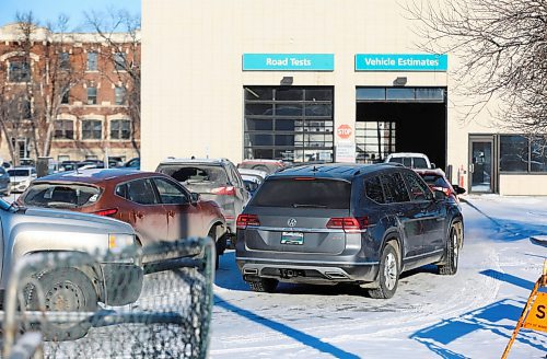 RUTH BONNEVILLE / WINNIPEG FREE PRESS
 
Local - COVID Testing site

Cars lineup along Main Street,  Charles St. and in the  drive-thru COVID Testing site on Main Street on Friday afternoon.  

Dec 21th,  2021
