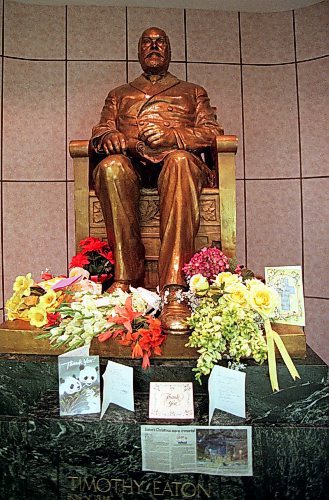 KEN GIGLIOTTI \ WINNIPEG FREE PRESS  STATUE OF TIMOTHY EATON IN DOWNTOWN STORE SURROUNDED BY FLOWERS AND CARDS-KEN GIGLIOTTI OCT 13 1999 - kgwpg