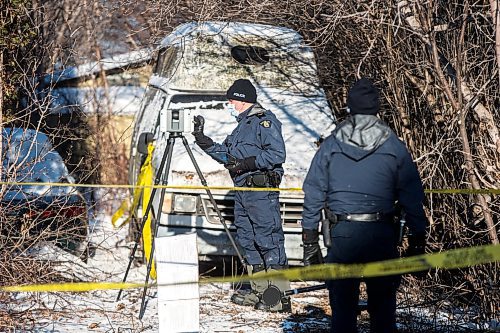 MIKAELA MACKENZIE / WINNIPEG FREE PRESS

Police investigate a scene where human remains were found in Oakville, Manitoba on Wednesday, Dec. 22, 2021. For Chris Kitching story.
Winnipeg Free Press 2021.