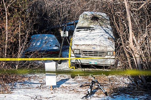 MIKAELA MACKENZIE / WINNIPEG FREE PRESS

Police investigate a scene where human remains were found in Oakville, Manitoba on Wednesday, Dec. 22, 2021. For Chris Kitching story.
Winnipeg Free Press 2021.