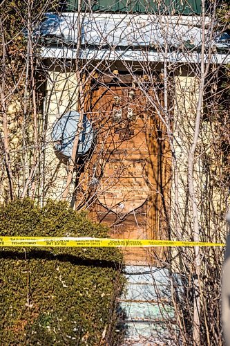 MIKAELA MACKENZIE / WINNIPEG FREE PRESS

Police investigate a scene where human remains were found in Oakville, Manitoba on Wednesday, Dec. 22, 2021. For Chris Kitching story.
Winnipeg Free Press 2021.