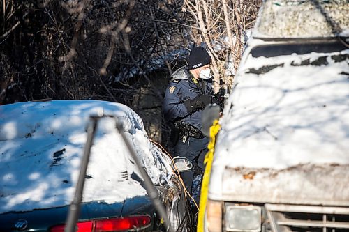 MIKAELA MACKENZIE / WINNIPEG FREE PRESS

Police investigate a scene where human remains were found in Oakville, Manitoba on Wednesday, Dec. 22, 2021. For Chris Kitching story.
Winnipeg Free Press 2021.