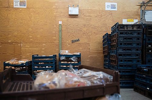 JESSICA LEE / WINNIPEG FREE PRESS

Bread donations are photographed at the Harvest Manitoba warehouse on December 22, 2021.

Reporter: Gillian












