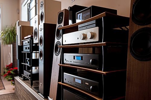 Mike Sudoma / Winnipeg Free Press
Amps and speakers line a display wall in Creative Audio&#x2019;s showroom Thursday
December 23, 2021 