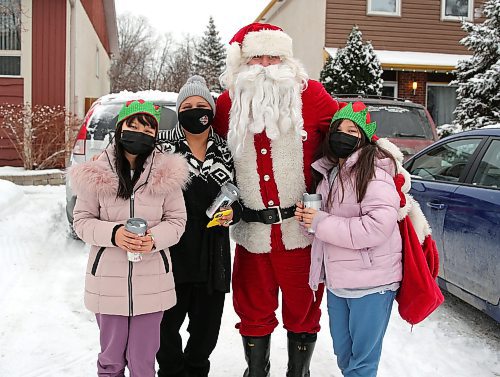 JASON HALSTEAD / WINNIPEG FREE PRESS

Sisters Khloe, left, and Ava receive a surprise visit from Santa Claus (a.k.a. Dennis Radlinsky) at their grandmother's Charleswood home. The kids' grandmother, Theresa, second left, set up the visit after the girls' mother ended up in hospital in recent days. (Reporter: Malak Abas; family didn't want last name used)