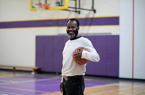 JESSICA LEE / WINNIPEG FREE PRESS

Perrie Scarlett is photographed at the Gordon Bell High School gym on December 20, 2021. He was part of the 1981 championship basketball team.















