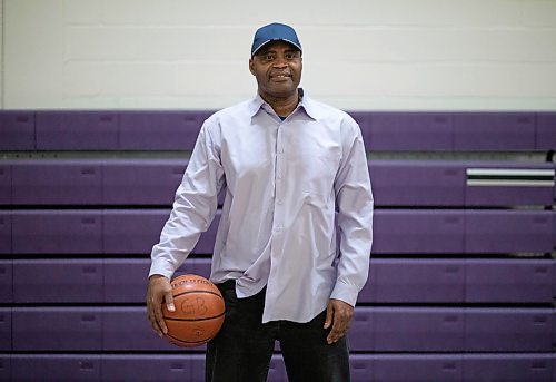 JESSICA LEE / WINNIPEG FREE PRESS

Kevin Toney is photographed at the Gordon Bell High School gym on December 20, 2021. He was part of the 1981 championship basketball team.















