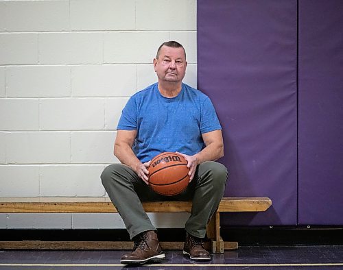JESSICA LEE / WINNIPEG FREE PRESS

Coach John Benson is photographed at the Gordon Bell High School gym on December 20, 2021. He coached the 1981 championship basketball team.















