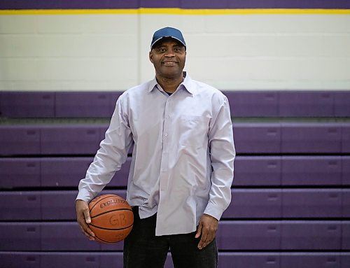 JESSICA LEE / WINNIPEG FREE PRESS

Kevin Toney is photographed at the Gordon Bell High School gym on December 20, 2021. He was part of the 1981 championship basketball team.















