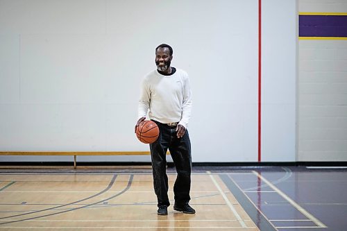 JESSICA LEE / WINNIPEG FREE PRESS

Perrie Scarlett is photographed at the Gordon Bell High School gym on December 20, 2021. He was part of the 1981 championship basketball team.















