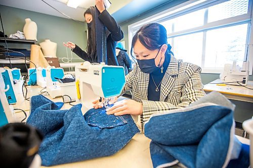 MIKAELA MACKENZIE / WINNIPEG FREE PRESS

Grade 11 student Angelin Hou works on making her own jeans during textiles class at Shaftesbury High School in Winnipeg on Wednesday, Dec. 22, 2021. For Maggie story.
Winnipeg Free Press 2021.