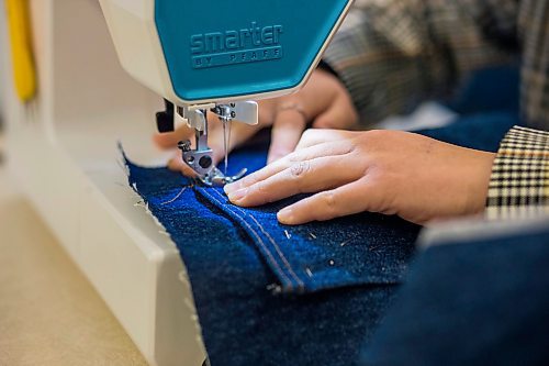 MIKAELA MACKENZIE / WINNIPEG FREE PRESS

Grade 11 student Angelin Hou works on making her own jeans during textiles class at Shaftesbury High School in Winnipeg on Wednesday, Dec. 22, 2021. For Maggie story.
Winnipeg Free Press 2021.