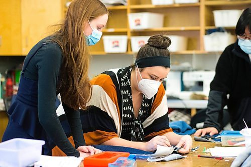 MIKAELA MACKENZIE / WINNIPEG FREE PRESS

Rebecca Chambers helps grade 11 student Jessica Walker on the next step of her jeans during textiles class at Shaftesbury High School in Winnipeg on Wednesday, Dec. 22, 2021. For Maggie story.
Winnipeg Free Press 2021.