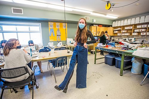 MIKAELA MACKENZIE / WINNIPEG FREE PRESS

Jessica Walker shows off her in-progress jeans during textiles class at Shaftesbury High School in Winnipeg on Wednesday, Dec. 22, 2021. For Maggie story.
Winnipeg Free Press 2021.