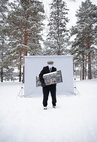 JESSICA LEE / WINNIPEG FREE PRESS

Ron Paley poses for a photo on December 23, 2021 at St. Vital Park in Winnipeg.










