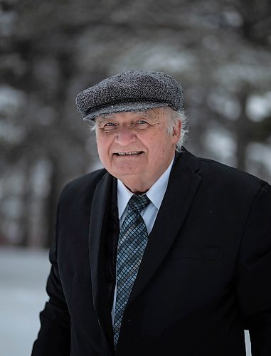 JESSICA LEE / WINNIPEG FREE PRESS

Ron Paley poses for a photo on December 23, 2021 at St. Vital Park in Winnipeg.










