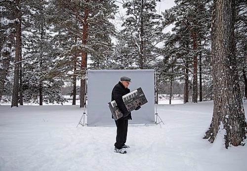 JESSICA LEE / WINNIPEG FREE PRESS

Ron Paley poses for a photo on December 23, 2021 at St. Vital Park in Winnipeg.










