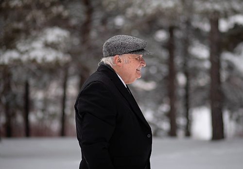 JESSICA LEE / WINNIPEG FREE PRESS

Ron Paley poses for a photo on December 23, 2021 at St. Vital Park in Winnipeg.










