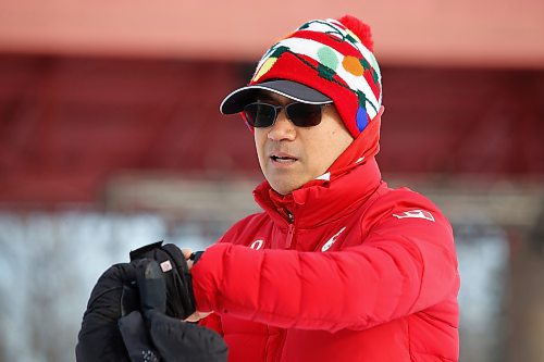 JOHN WOODS / WINNIPEG FREE PRESS
Junel Malapad sets his stopwatch prior to his 48hrs/200kms charity run in Winnipeg on Sunday, December 26, 2021. Malapad is raising money for Siloam Mission.

Re: Kitching