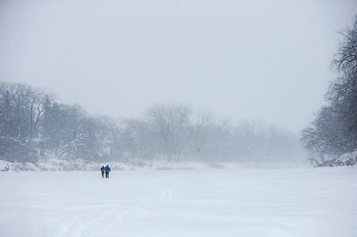 MIKAELA MACKENZIE / WINNIPEG FREE PRESS

Nathan (left) and Brad Gerbrandt take advantage of the fresh dump of snow by cross-country skiing on the Assiniboine River in Winnipeg on Monday, Dec. 27, 2021.  Standup.
Winnipeg Free Press 2021.