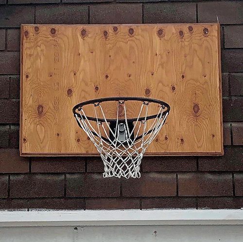 BEN WALDMAN / WINNIPEG FREE PRESS

Basketball hoops - for Waldman feature
This net looks like a S&#x56d;ore to me. Agree?

Winnipeg Free Press - 2021


