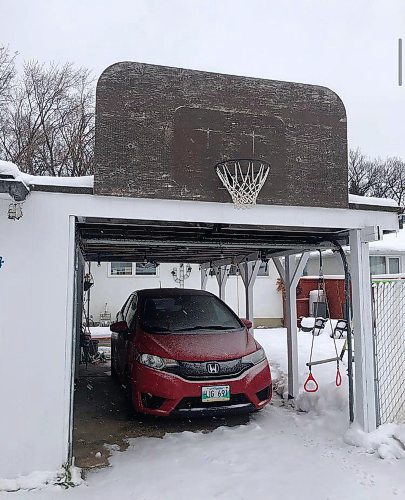 BEN WALDMAN / WINNIPEG FREE PRESS

Basketball hoops - for Waldman feature
Wiiiiiiiide Backboard (To the tune of Wiiiiiild Horses)

Winnipeg Free Press - 2021


