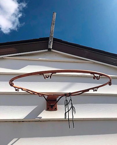 BEN WALDMAN / WINNIPEG FREE PRESS

Basketball hoops - for Waldman feature
Not much left of this Norwood net.

Winnipeg Free Press - 2021


