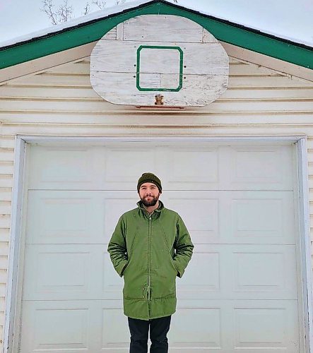 BEN WALDMAN / WINNIPEG FREE PRESS

Basketball hoops - for Waldman feature
Green and white in Bruce Park.


Winnipeg Free Press - 2021


