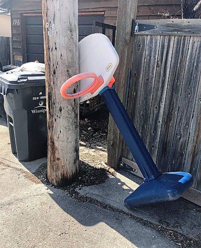 BEN WALDMAN / WINNIPEG FREE PRESS

Basketball hoops - for Waldman feature
The Little Tike was done playing.

Winnipeg Free Press - 2021


