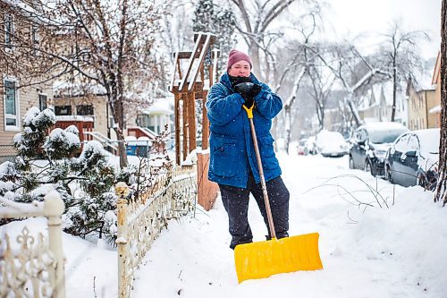 MIKAELA MACKENZIE / WINNIPEG FREE PRESS

Chantale Garand poses for a portrait while shovelling in West Broadway in Winnipeg on Tuesday, Dec. 28, 2021. Garand is organizing free shovelling in the neighbourhood, with donations going to Sunshine House. For Bryce story.
Winnipeg Free Press 2021.