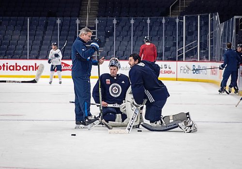 JESSICA LEE / WINNIPEG FREE PRESS

A coach chats with goalies Eric Comrie (centre) and Connor Hellebuyck (right) after practice on December 28, 2021.









