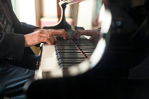 MIKAELA MACKENZIE / WINNIPEG FREE PRESS

Ron Paley, lounge pianist and big band leader, plays at the Fort Garry Hotel in Winnipeg on Friday, Feb. 15, 2019.

Winnipeg Free Press 2019.