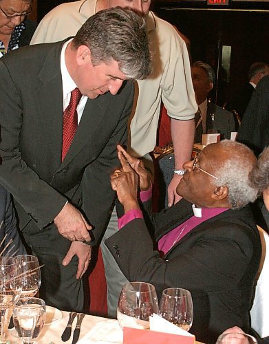 MIKE APORIUS/WINNIPEG FREE PRESS Mayor Glen Murray greets Archbishop Emeritus Desmond Tutu at the Governor General's Canadian Leadership Conference at the Fairmont Hotel Friday night. May 07/2004