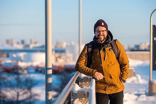 MIKAELA MACKENZIE / WINNIPEG FREE PRESS

Kelvin Cech, coach/GM of the new team in Niverville, poses for a portrait at the airport in Winnipeg on Wednesday, Dec. 29, 2021. For Mike Sawatzky story.
Winnipeg Free Press 2021.