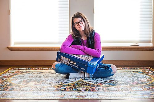 MIKAELA MACKENZIE / WINNIPEG FREE PRESS

Alexa Storozuk, 13, poses for a portrait with her completed 9,000 piece puzzle in her home in West St. Paul on Thursday, Dec. 30, 2021. For Bryce Hunt story.
Winnipeg Free Press 2021.