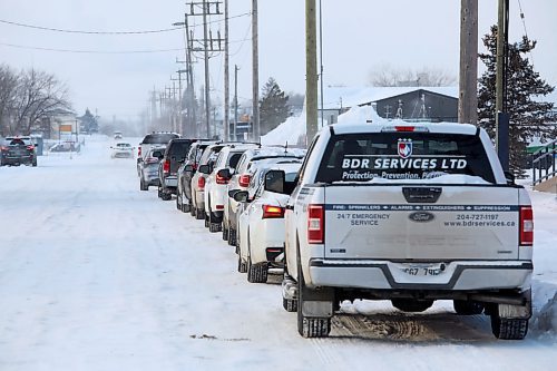 30122021
Vehicles wait in line at the drive-thru Covid-19 test site at Assiniboine Community College's Victoria Avenue East campus on Thursday. The line stretched down Van Horne Avenue East for much of the day. (Tim Smith/The Brandon Sun)