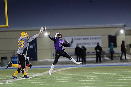 Quarterback Justin Sharp throws a pass during the Vincent Massey Vikings 31-23 win over the Steinbach Sabres in the Winnipeg High School Football League's Westman Bowl at the East Side Eagles Field in Winnipeg on Thursday. (Thomas Friesen/The Brandon Sun)