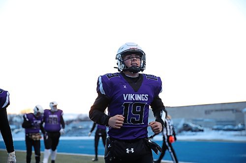 The Vincent Massey Vikings beat the Steinbach Sabres 31-23 in the Winnipeg High School Football League's Westman Bowl at the East Side Eagles Field in Winnipeg on Thursday. (Thomas Friesen/The Brandon Sun)