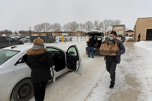 Volunteers provide free holiday meals for Westman and Area Traditional Christmas Dinner deliveries Saturday at Crocus Plains Regional Secondary School. (Chelsea Kemp/The Brandon Sun)