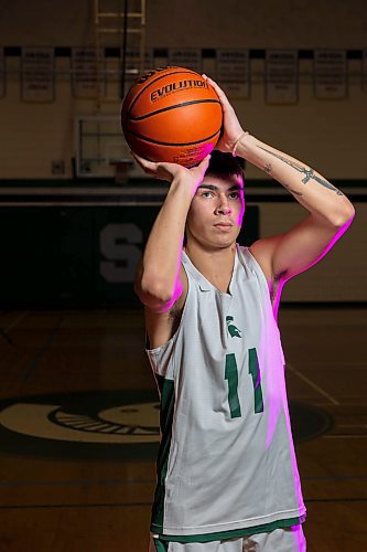 Neelin photo shoot. (Chelsea Kemp/The Brandon Sun)
