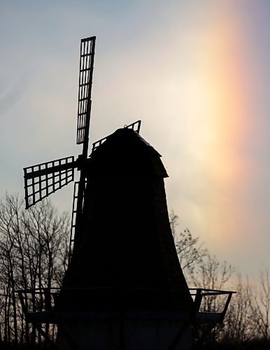 A sundog appears behind a windmill in Erickson Friday. (Chelsea Kemp/The Brandon Sun)