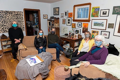 Drawn Together members Anne Fallis, left, Amy Buehler, Colleen Granger, Mary Lowe and Linda Tame gather at Fallis&#x560;studio in Carberry on Saturday, Dec. 18. (Chelsea Kemp/The Brandon Sun)