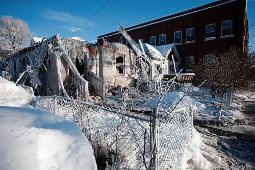 JOHN WOODS / WINNIPEG FREE PRESS
Firefighters were called to a fire at 177 Selkirk Ave. Sunday, January 2, 2022. 

Re: standup