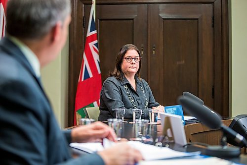 MIKAELA MACKENZIE / WINNIPEG FREE PRESS

Premier Heather Stefanson (right) and education minister Cliff Cullen speak at a press conference announcing a week of remote learning in Winnipeg on Tuesday, Jan. 4, 2022. For Maggie/Carol story.
Winnipeg Free Press 2021.