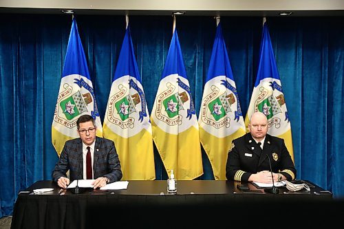 MIKE DEAL / WINNIPEG FREE PRESS
Mayor Brian Bowman and Jason Shaw, the City of Winnipeg&#x2019;s emergency operations centre manager, provide an update on Winnipeg&#x2019;s response to COVID-19 Thursday morning.
20220106 - Thursday, January 6, 2022