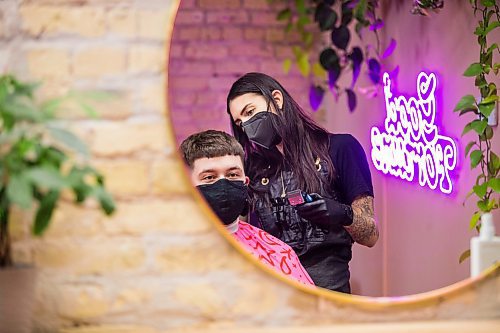 MIKAELA MACKENZIE / WINNIPEG FREE PRESS

Sam Rivait cuts Brendyn Funk's hair at Good Fortune Barbershop in Winnipeg on Friday, Jan. 7, 2022. For Dave Sanderson story.
Winnipeg Free Press 2022.