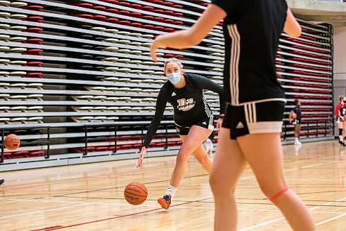 MIKAELA MACKENZIE / WINNIPEG FREE PRESS

Keylyn Filewich at U of W women&#x573; basketball team practice in Winnipeg on Monday, Jan. 10, 2022. For Mike Sawatzky story.
Winnipeg Free Press 2022.