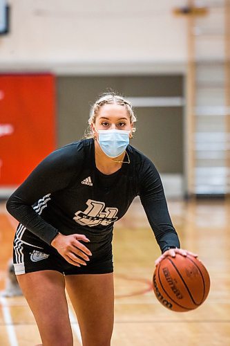 MIKAELA MACKENZIE / WINNIPEG FREE PRESS

Keylyn Filewich at U of W women&#x573; basketball team practice in Winnipeg on Monday, Jan. 10, 2022. For Mike Sawatzky story.
Winnipeg Free Press 2022.